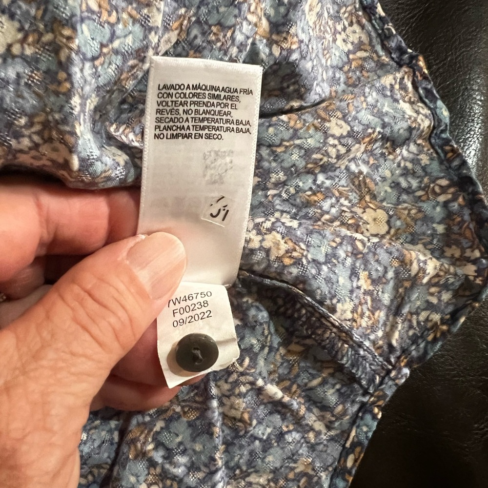 Lucky Brand Long Sleeve Blue Floral Pintuck babydoll button peasant blouse top L - Picture 9 of 9
